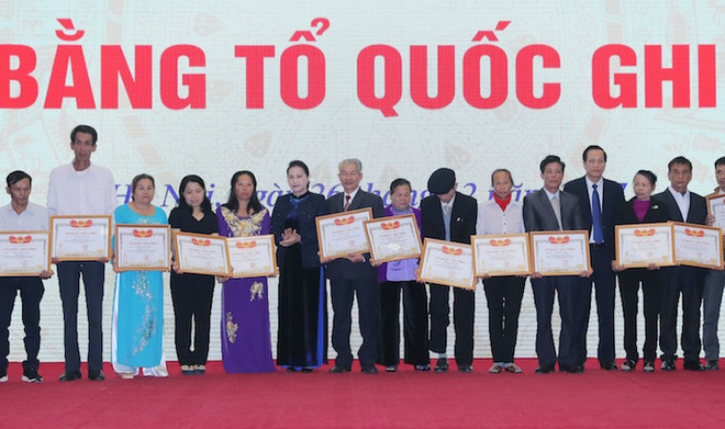 Trao bằng Tổ quốc ghi công cho hơn 670 thân nhân-gia đình liệt sỹ ảnh 1