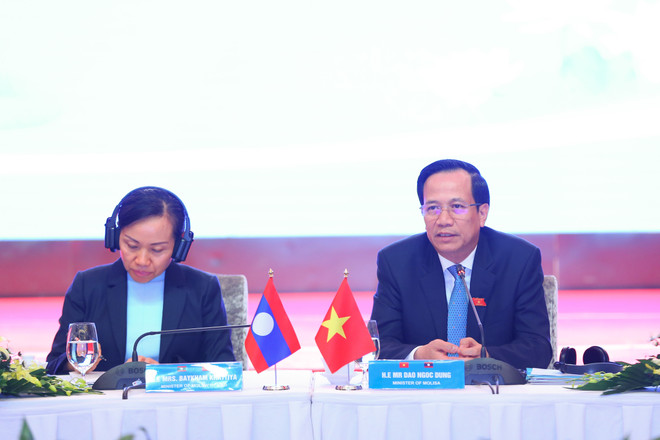 Việt Nam và Lào ký kết thỏa thuận hợp tác về phát triển nguồn nhân lực ảnh 1