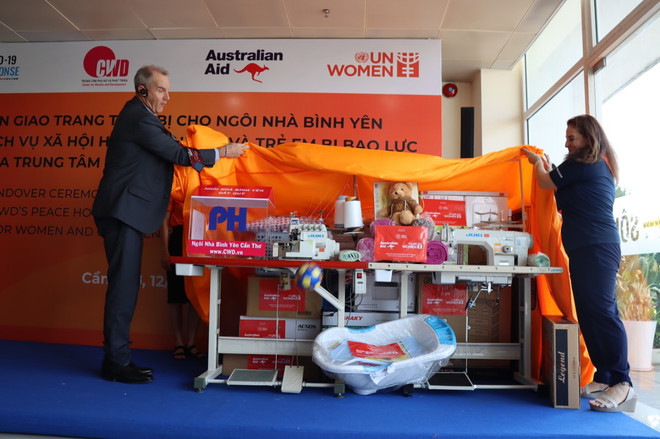 Hỗ trợ 1,5 tỷ đồng nâng cấp đường dây nóng và 'Ngôi nhà bình yên' ảnh 1