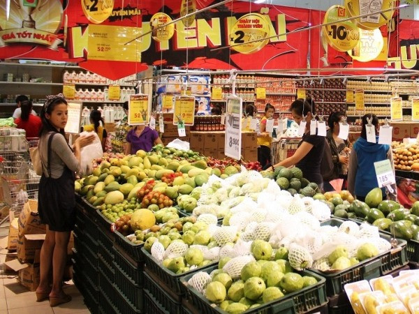 Các siêu thị khuyến mãi giảm giá tới 50% kích cầu mùa sắm dịp Hè ảnh 1