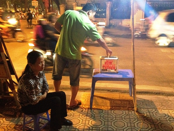 Biểu diễn nghệ thuật đường phố khoác áo từ thiện ảnh 2