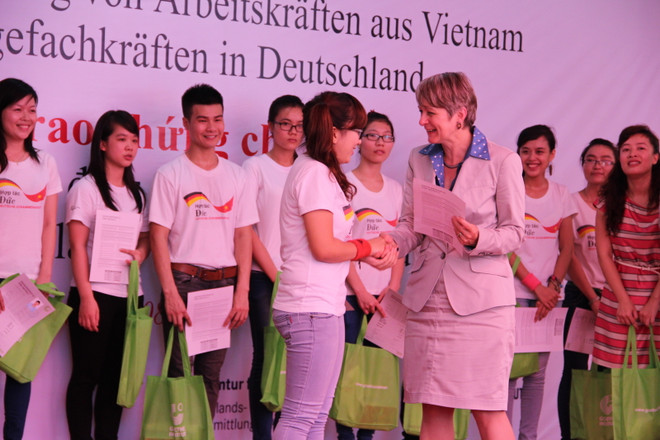 Tuyển 125 ứng viên điều dưỡng sang Đức làm việc năm 2014 ảnh 1