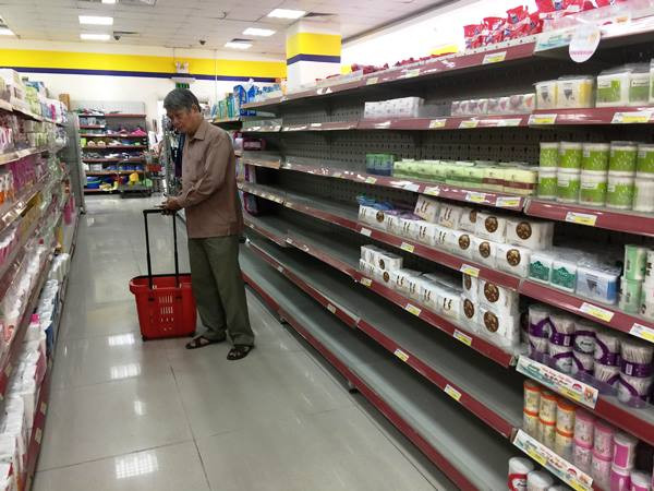 Siêu thị Fivimart đìu hiu chờ sát nhập vào hệ thống Vinmart ảnh 3