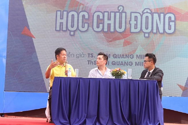 Hàng trăm tân sinh viên cùng thảo luận về học tập tích cực và chủ động ảnh 2