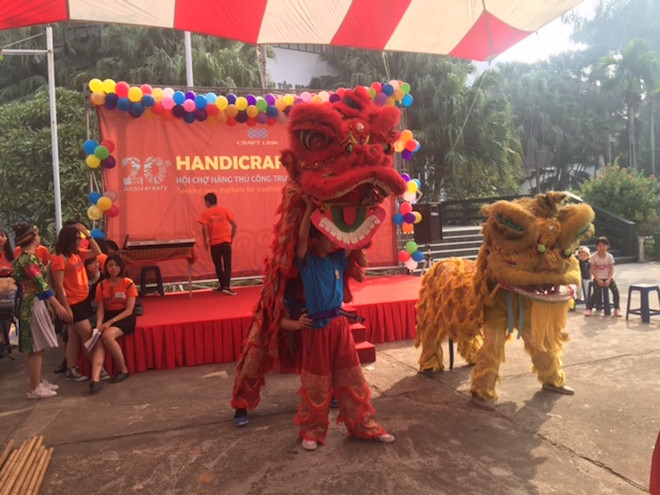 [Photo] "Chợ" các sản phẩm thủ công truyền thống giữa thủ đô Hà Nội ảnh 6