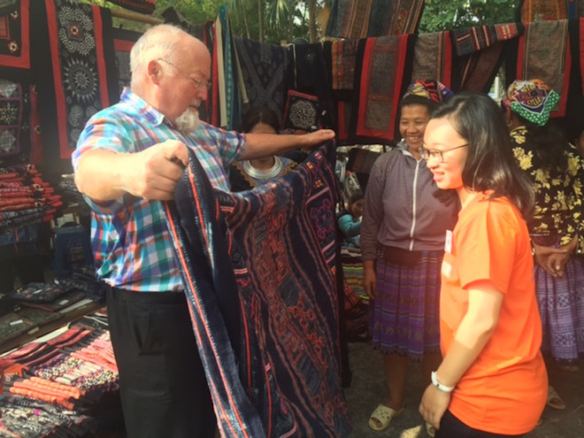 [Photo] "Chợ" các sản phẩm thủ công truyền thống giữa thủ đô Hà Nội ảnh 2