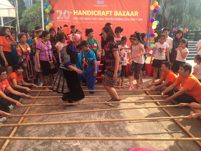 [Photo] "Chợ" các sản phẩm thủ công truyền thống giữa thủ đô Hà Nội ảnh 5