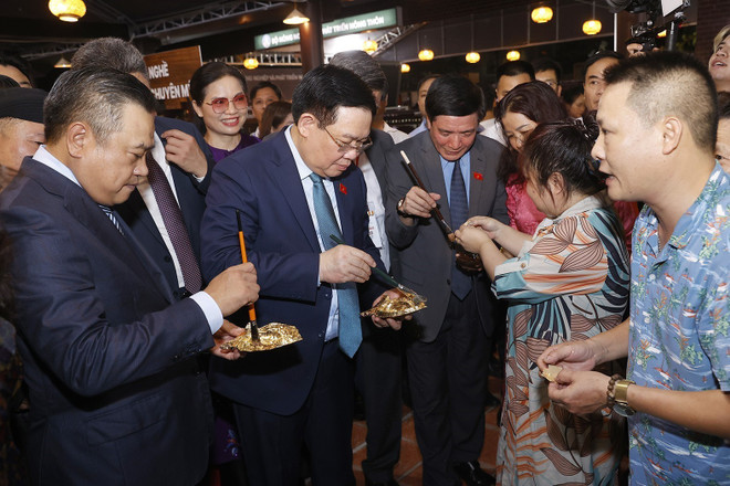 Bảo tồn và phát triển các sản phẩm làng nghề Việt bay cao, vươn xa ảnh 1