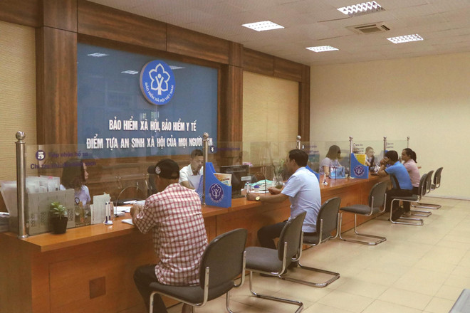 Tham gia bảo hiểm xã hội tự nguyện sẽ được hưởng các chế độ hưu trí và tử tuất. (Ảnh: Vietnam+) Bảo hiểm xã hội tự nguyện: Tăng nhanh nhưng có 'cán đích'? ảnh 2
