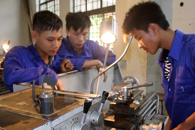 Những trường nghề có chất lượng đào tạo tốt, tạo việc làm thu nhập cao sẽ thu hút được nhiều học sinh. (Ảnh minh họa: TTXVN) Cơ sở đào tạo nghề đứng trước lựa chọn tự chủ tài chính hoặc giải thể ảnh 2