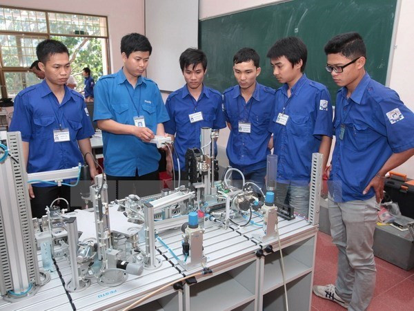 Dạy nghề đang đòi hỏi phải đổi mới để phù hợp với nhu cầu của thị trường lao động. (Ảnh minh họa: TTXVN) Cơ sở đào tạo nghề đứng trước lựa chọn tự chủ tài chính hoặc giải thể ảnh 1