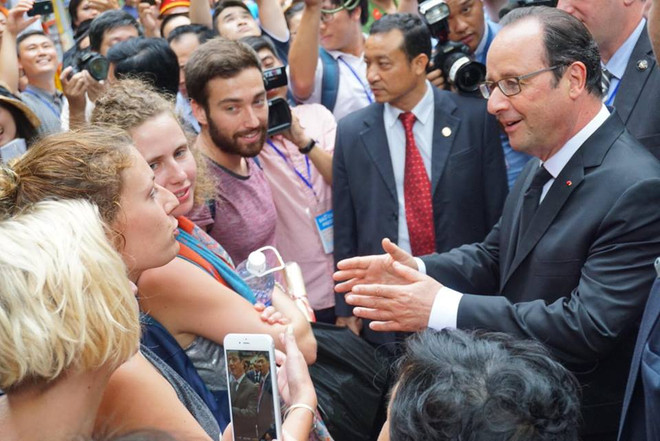 Tổng thống Pháp Hollande ghé thăm quán Càphê Cộng trên phố Mã Mây ảnh 24