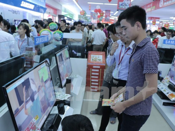 Siêu thị điện máy giảm giá tới 50% phục vụ mua sắm dịp Tết Âm lịch ảnh 1