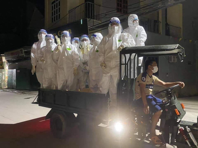 Sinh viên y dược và chuyến công tác đầu đời nơi tâm dịch COVID-19 ảnh 3