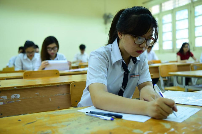 Đề thi môn Toán năm nay được dự báo sẽ rất ít điểm 10. (Ảnh minh họa: Minh Sơn/Vietnam+) Thí sinh thích thú với hình thức thi trắc nghiệm môn Toán ảnh 2