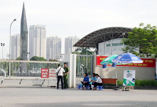 Các sỹ tử hồi hộp với môn Ngữ Văn của kỳ thi tốt nghiệp THPT ảnh 6