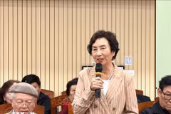 PGS.TS Bùi Thị An-Đại biểu đoàn phụ nữ Hà Nội, Chủ tịch Hội Nữ trí thức Hà Nội. (Ảnh: Thanh Hương/TTXVN)