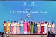 Các gương mặt tiêu biểu đoạt giải "Phụ nữ Việt tự tin làm kinh tế." (Ảnh: PV/Vietnam+)