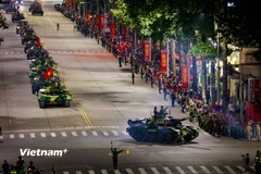 Dàn khí tài, xe tăng hiện đại bậc nhất trong buổi tổng hợp luyện diễu binh lần 2