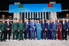 Tổng thống Brazil Luiz Inácio Lula da Silva và Phó Chủ tịch nước Võ Thị Ánh Xuân tại Bảo tàng Lịch sử Quân sự Việt Nam. (Ảnh: Hoài Nam/Vietnam+)