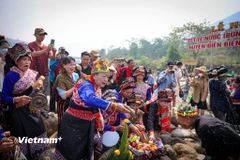 Hình ảnh đặc sắc Tết té nước của đồng bào dân tộc Lào ở Điện Biên