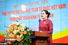Bà Hà Thị Nga, Ủy viên Trung ương Đảng, Phó Chủ tịch Ủy ban Trung ương Mặt trận Tổ quốc Việt Nam phát biểu khai mạc Hội thảo. (Ảnh: Hoài Nam/Vietnam+)