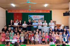 Báo Điện tử VietnamPlus tiếp lửa hành trình gieo chữ nơi vùng cao Thái Nguyên