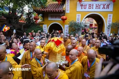 Cận cảnh cung rước xá lợi Phật về ngôi chùa hơn 500 năm tuổi tại Hà Nội 
