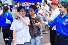 Hà Nội: Sỹ tử rạng rỡ hoàn thành ngày thi đầu tiên kỳ thi vào lớp 10 