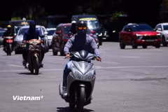 Tại Hà Nội, trời có mây, ban ngày nắng nóng gay gắt, có nơi đặc biệt gay gắt; đêm không mưa. (Ảnh: Hoài Nam/Vietnam+)