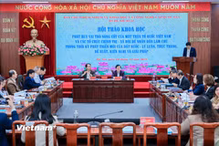 Hội thảo "Phát huy vai trò nòng cốt của Mặt trận Tổ quốc Việt Nam và các tổ chức chính trị - xã hội để nhân dân làm chủ trong thời kỳ phát triển mới của đất nước - Lý luận, thực trạng, đề xuất, kiến nghị và giải pháp" tổ chức chiều nay 18/12. (Ảnh: Hoài Nam/Vietnam+)
