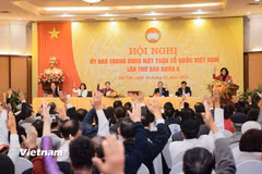 100% đại biểu tham dự Hội nghị biểu quyết, hiệp thương cử bà Hà Thị Nga giữ chức Phó Chủ tịch, Tổng Thư ký Ủy ban Trung ương Mặt trận Tổ quốc Việt Nam khóa X, nhiệm kỳ 2024-2029. (Ảnh: Hoài Nam/Vietnam+)