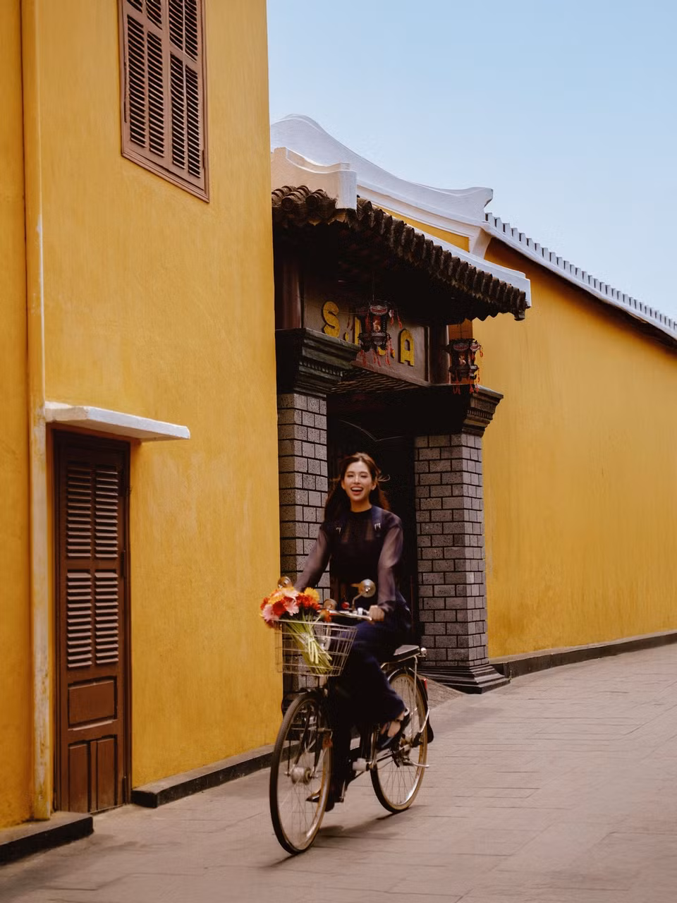 Việc lựa chọn Hội An làm bối cảnh cho bộ ảnh lần này tiếp tục thể hiện tình yêu quê hương, đồng thời góp phần giới thiệu vẻ đẹp bình dị của con người và cảnh sắc Việt Nam đến đông đảo công chúng.