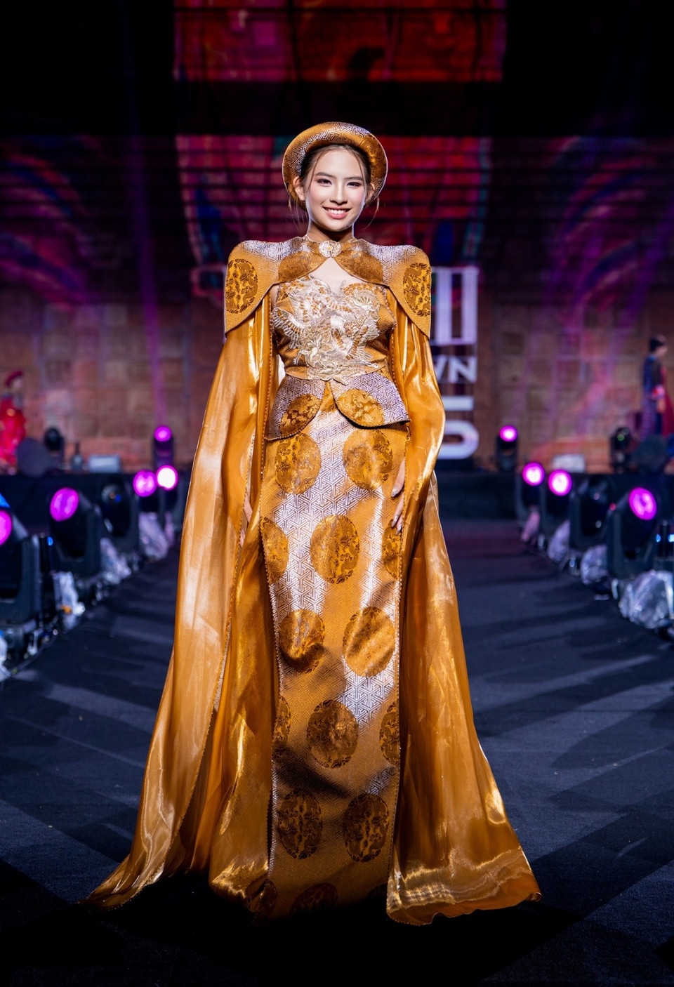 Một thiết kế trong bộ sưu tập của Cao Minh Tiến. (Ảnh: CTV/Vietnam+)