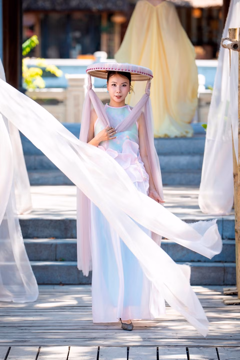 Bộ sưu tập trở thành điểm nhấn đặc biệt giữa quần thể di tích lịch sử nhờ cách tái hiện tinh thần dân gian bằng ngôn ngữ thiết kế hiện đại.