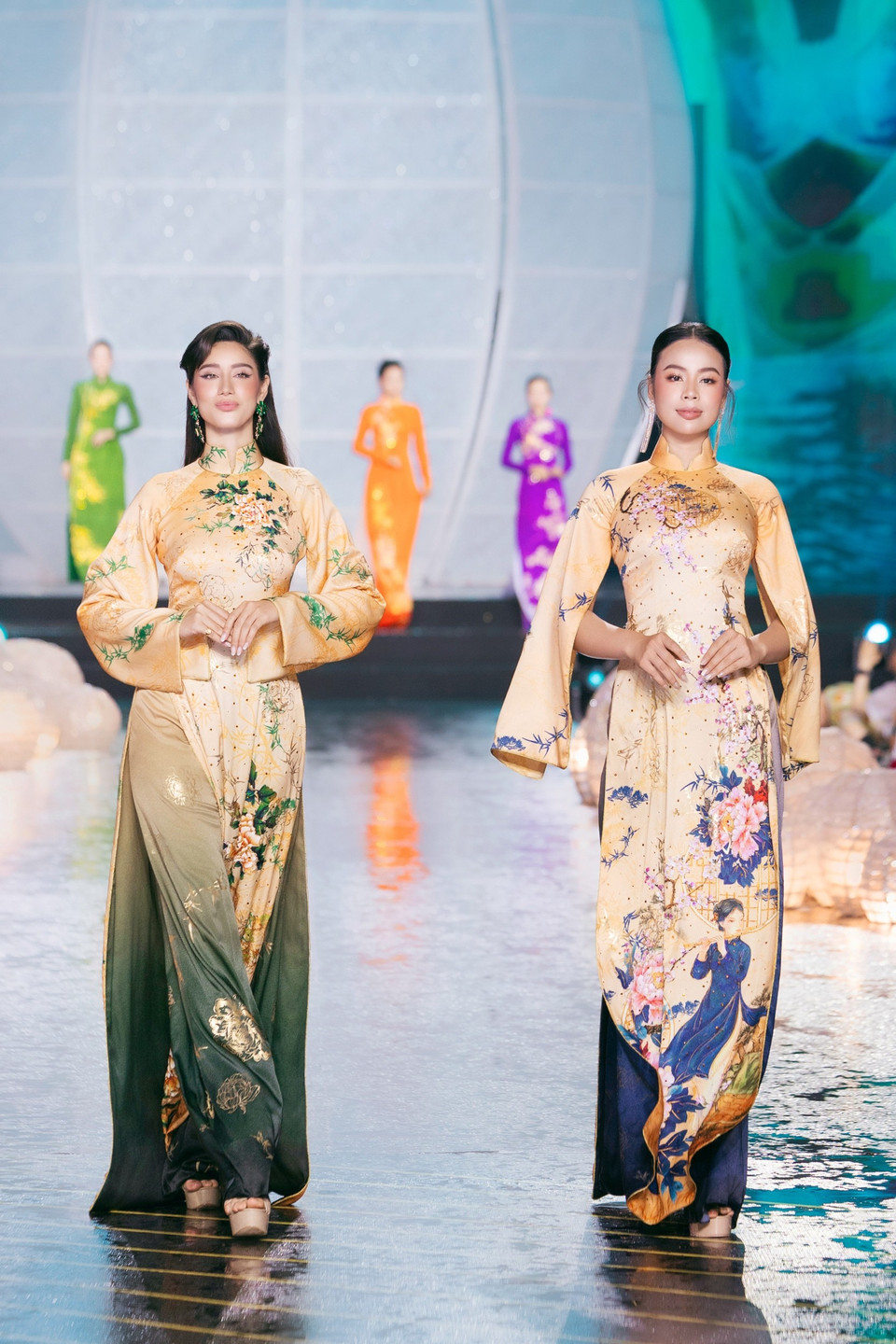 Những hình tượng quen thuộc như mai – lan – cúc – trúc, hoa đào, hình ảnh tố nữ, cùng các lát cắt đời sống ngư – tiều – canh – mục được thể hiện bằng ngôn ngữ hội họa trên nền lụa mềm mại. (Ảnh: CTV/Vietnam+)