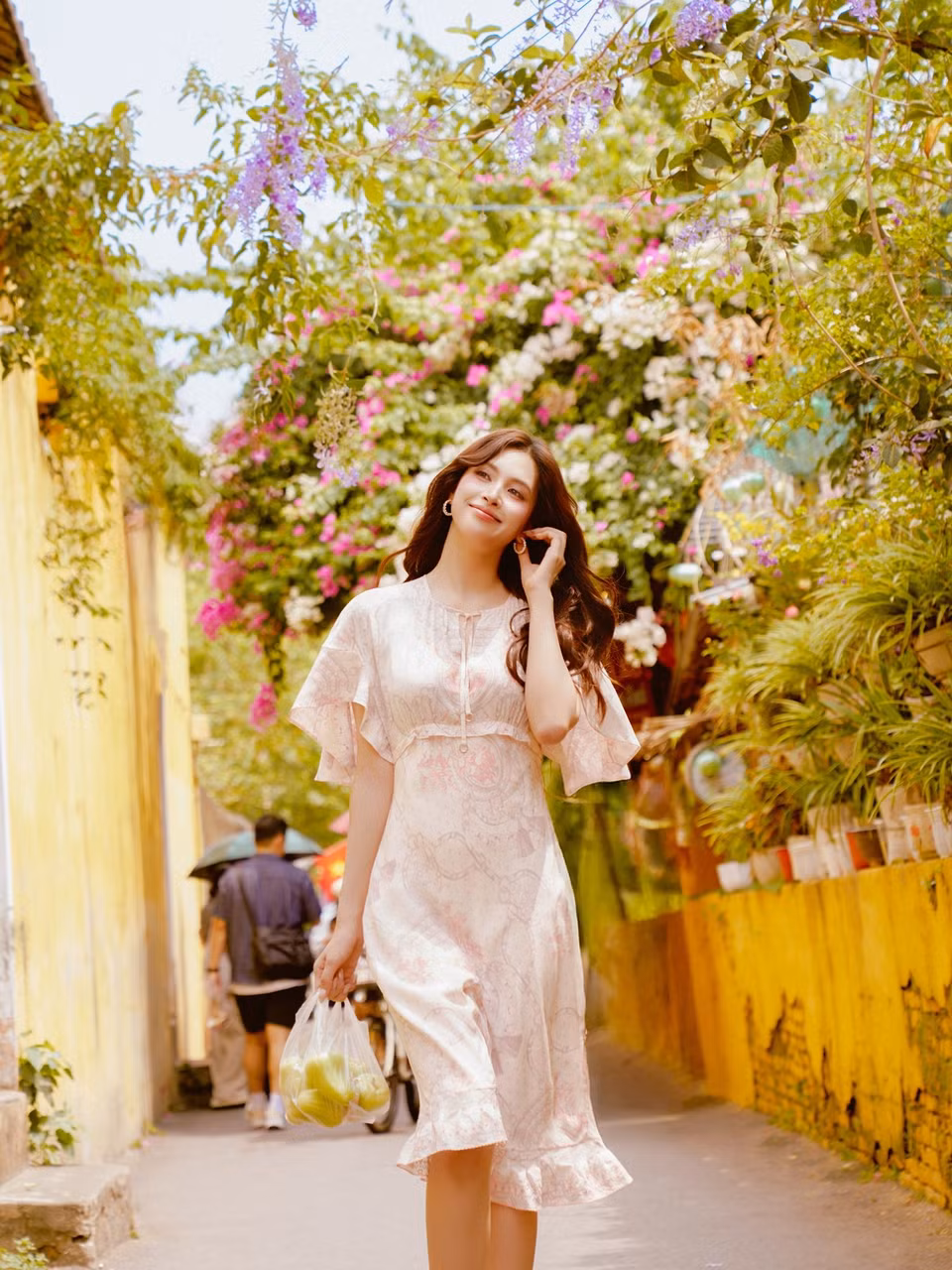 Mỗi lần xuất hiện, nàng hậu đều nhận được nhiều lời khen về nhan sắc, thần thái cùng sự biến hóa linh hoạt trong phong cách.