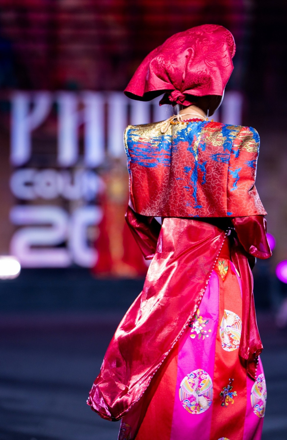 Một thiết kế trong bộ sưu tập của Cao Minh Tiến. (Ảnh: CTV/Vietnam+)