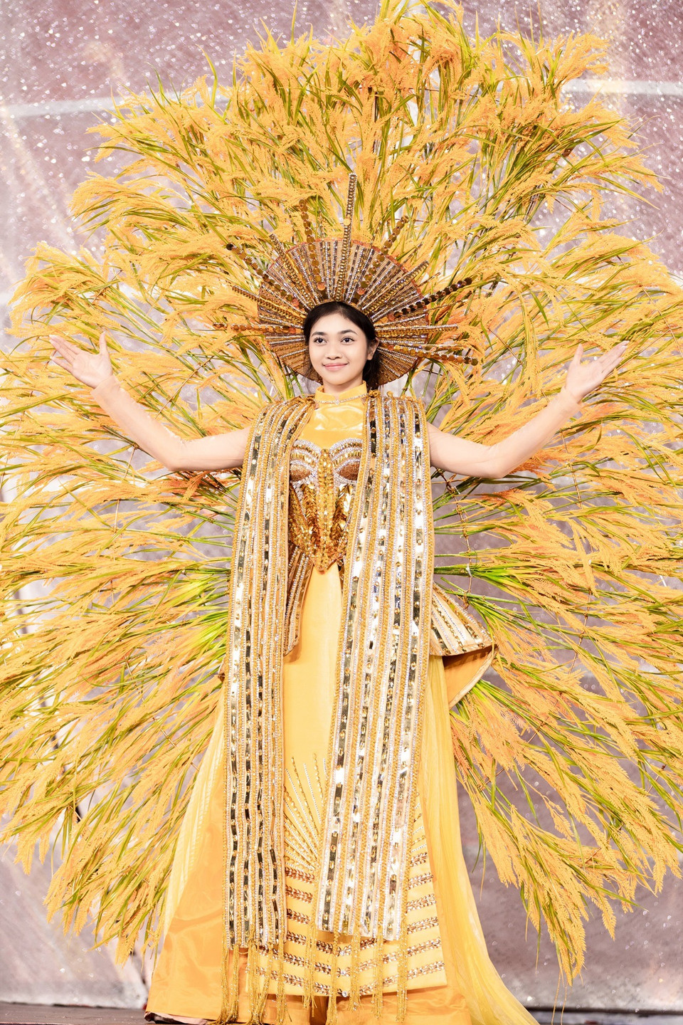 Từng phần trình diễn được rà soát kỹ lưỡng nhằm đảm bảo sự mạch lạc và hoàn chỉnh cho hai chương trình quan trọng. Không khí làm việc nghiêm túc nhưng vẫn tràn đầy năng lượng. (Ảnh: CTV/Vietnam+)