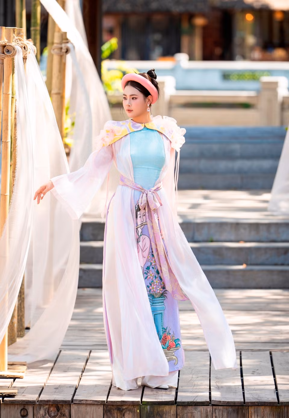 Các thiết kế thể hiện tinh thần vui tươi, gần gũi của tranh Đông Hồ được tái hiện bằng thời trang.