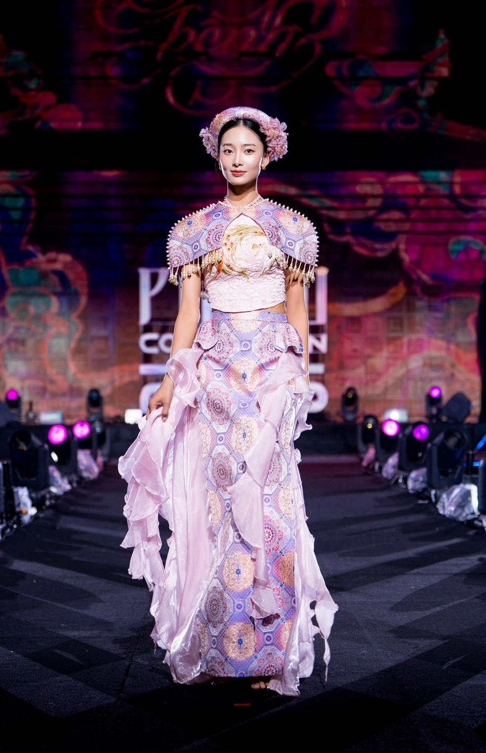 Một thiết kế trong bộ sưu tập của Cao Minh Tiến. (Ảnh: CTV/Vietnam+)