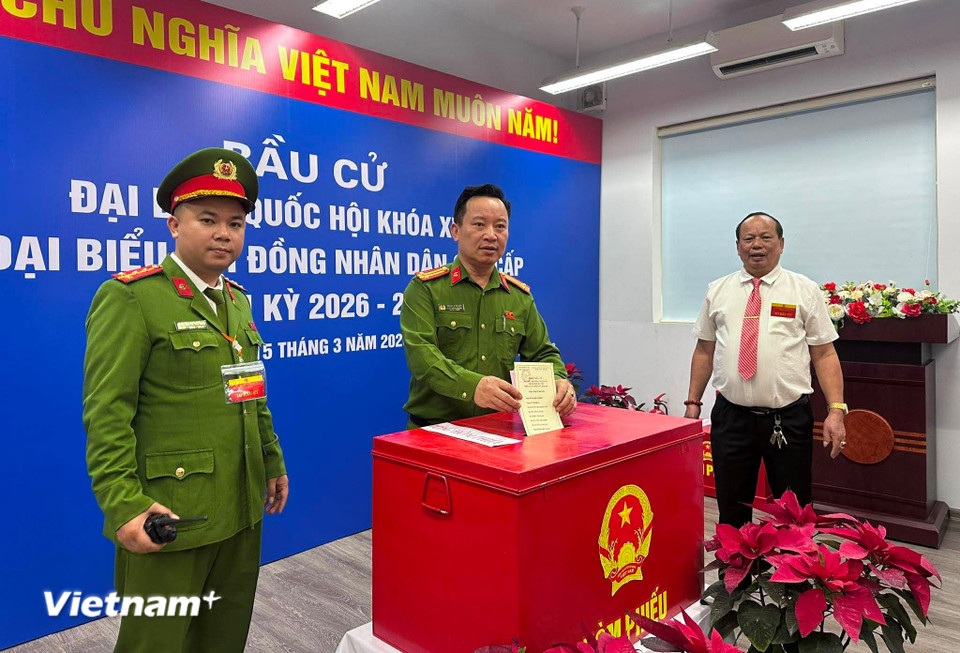 Điểm bầu cử tại Tổ bầu cử số 13, phường Vĩnh Tuy có có 3.580 cử tri của 3 tổ dân phố, với 1 hòm phiếu. (Ảnh: Thùy Giang/Vietnam+)