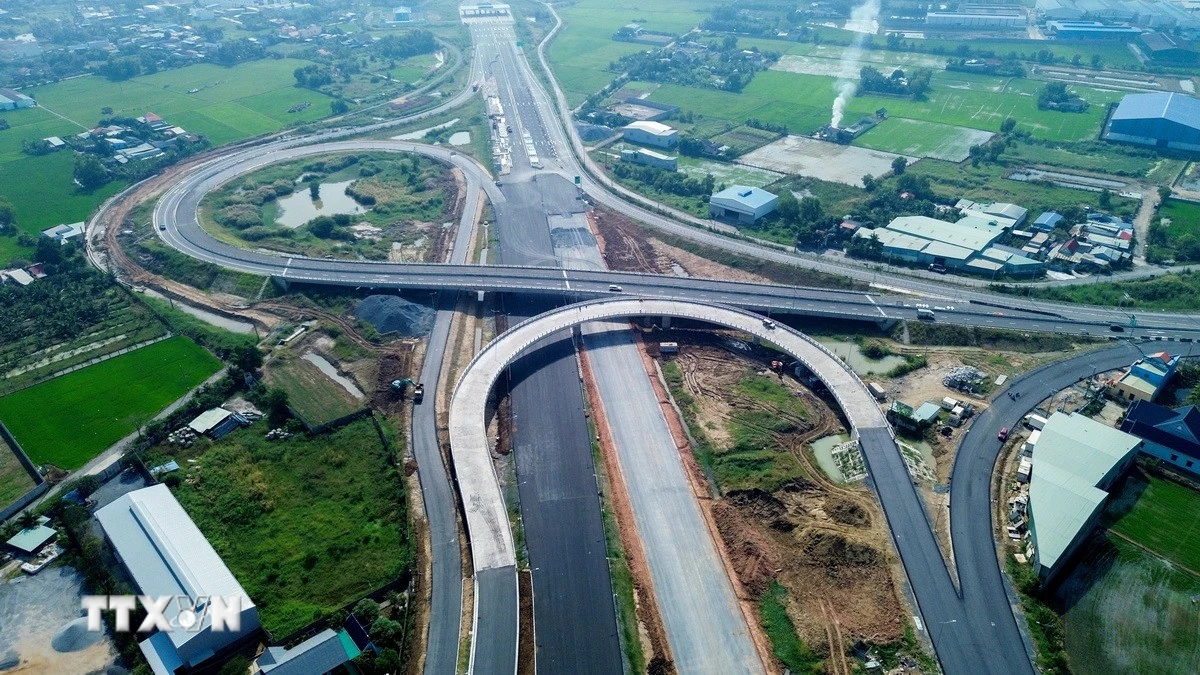Gấp rút hoàn thành Vành đai 3 TP.HCM trước 30/6: Tiến độ khẩn trương, hứa hẹn thông xe đúng hạn
