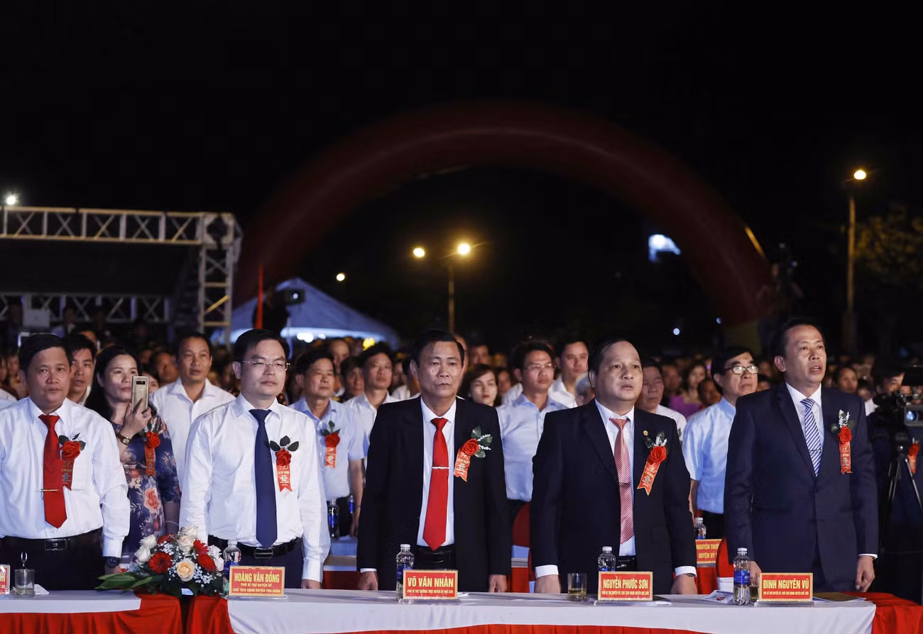 [Photo] Chủ tịch nước dự lễ Kỷ niệm 50 năm chiến thắng Cấm Dơi ảnh 11
