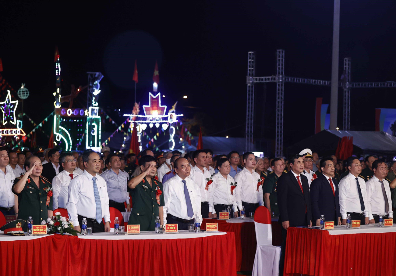 [Photo] Chủ tịch nước dự lễ Kỷ niệm 50 năm chiến thắng Cấm Dơi ảnh 9