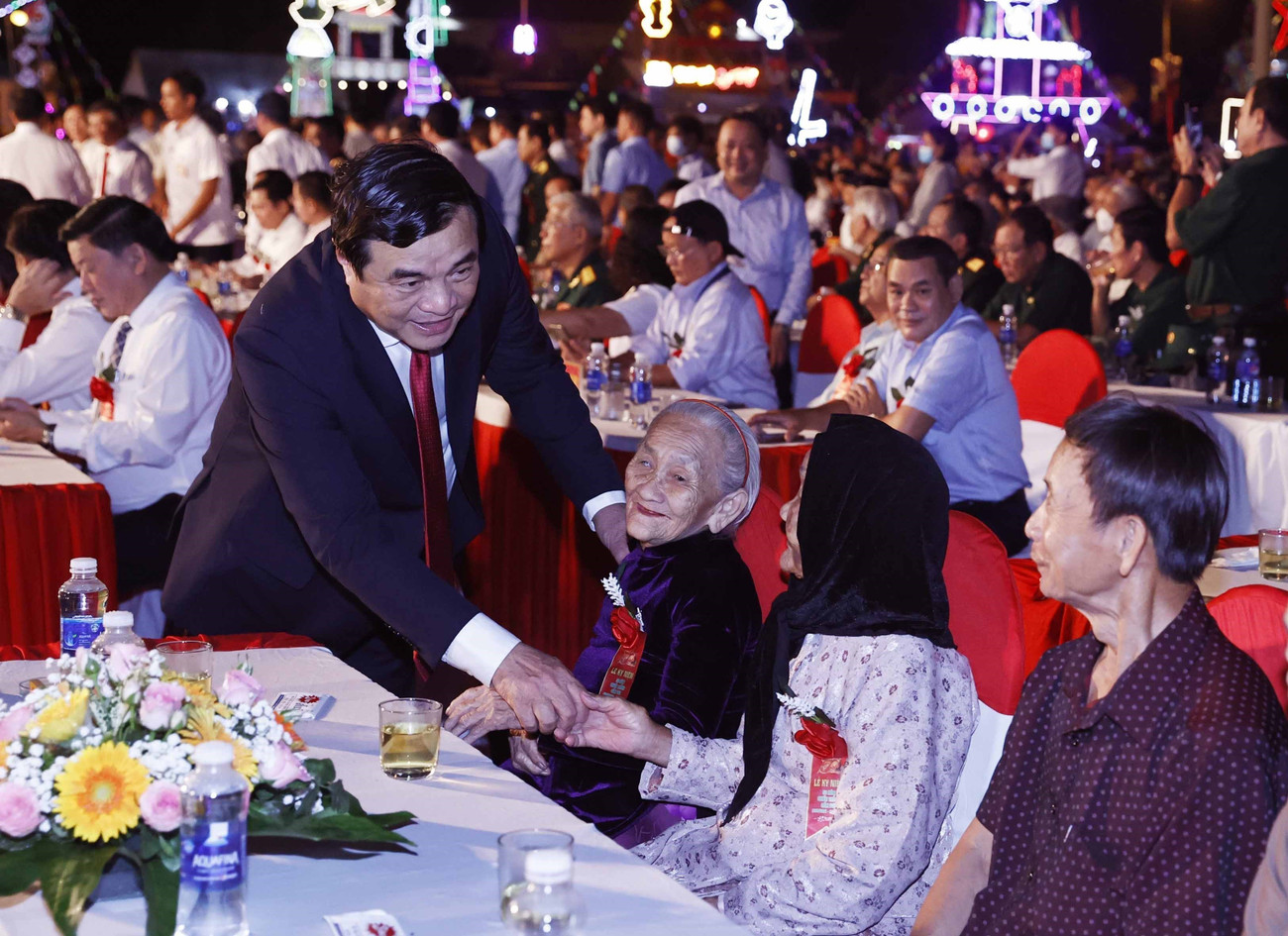 [Photo] Chủ tịch nước dự lễ Kỷ niệm 50 năm chiến thắng Cấm Dơi ảnh 6