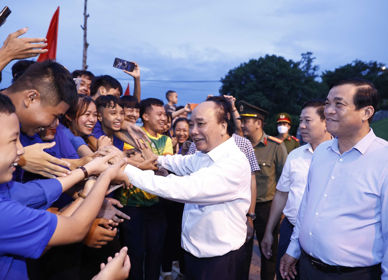 [Photo] Chủ tịch nước dự lễ Kỷ niệm 50 năm chiến thắng Cấm Dơi ảnh 1