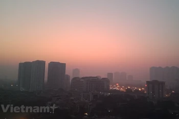 10 ngày tới thành phố Hà Nội và các tỉnh lân cận nguy cơ ô nhiễm không khí ở mức cao. (Ảnh: Hùng Võ/Vietnam+)