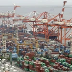 Cảng hàng hóa ở Tokyo, Nhật Bản. (Ảnh: Kyodo/TTXVN)