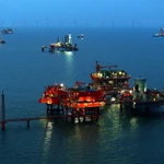 Giàn khoan dầu ở giếng dầu Shengli, thành phố Đông Dinh, tỉnh Sơn Đông, Trung Quốc. (Ảnh: THX/TTXVN)